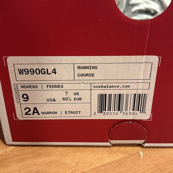 Classic New Balance running shoes in hard to find narrow width. - Picture 2 of 5